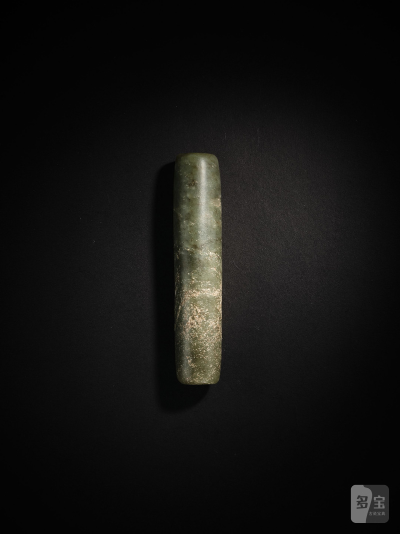 新石器時代　玉管 | A LARGE JADE TUBULAR ORNAMENT - 图3